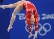 开云足球直播-黄潜奇迹与蓝白风暴，当比利亚雷亚尔对阵阿根廷，本泽马如何用连续进球书写时代分野？