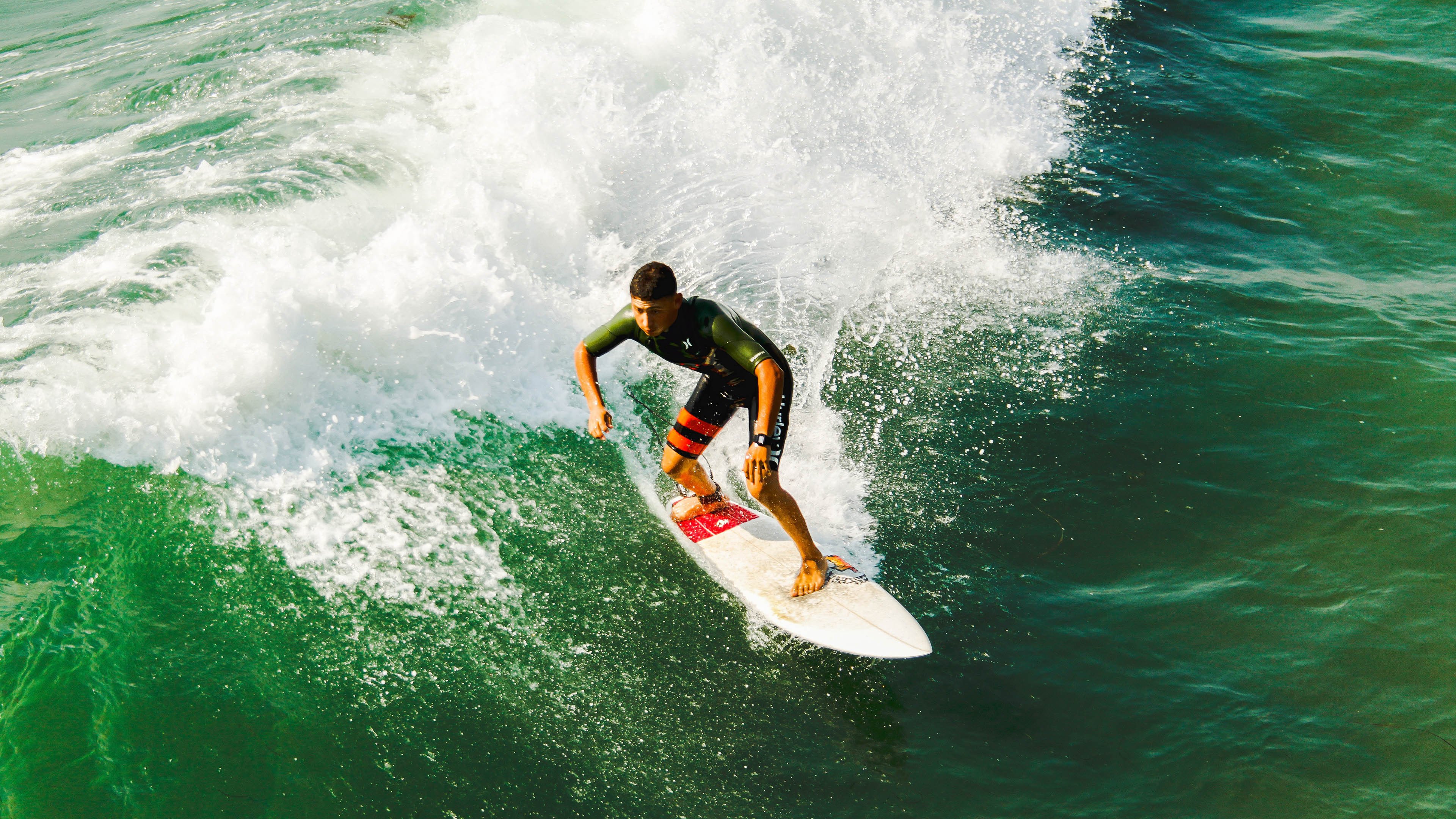 北欧风暴与西亚寒流，当芬兰足球哲学翻盘卡塔尔，德甲争冠战迎来战术启示